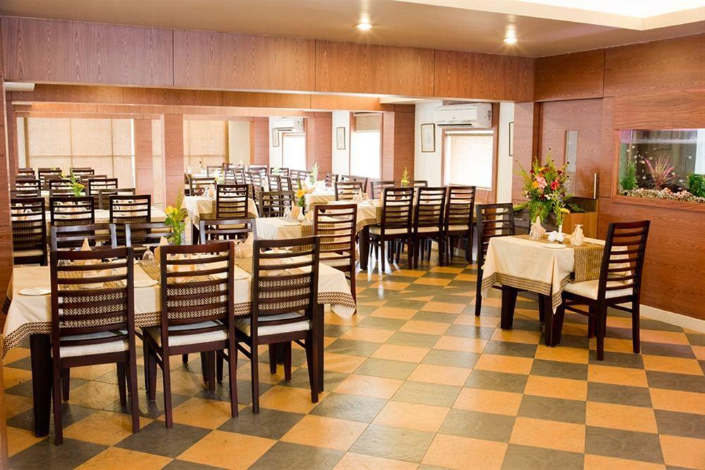 Hotel Pookodans International Kondotty Esterno foto